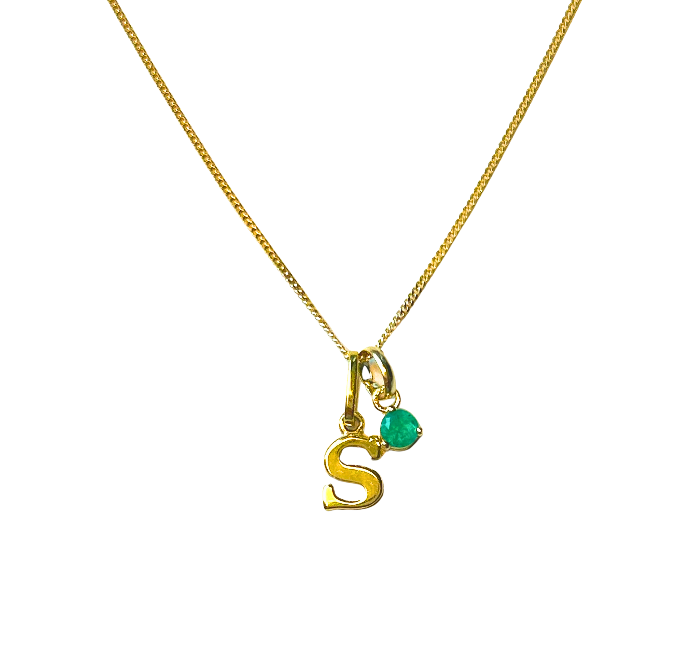 Feine Goldkette mit Geburtsstein als Detailaufnahme